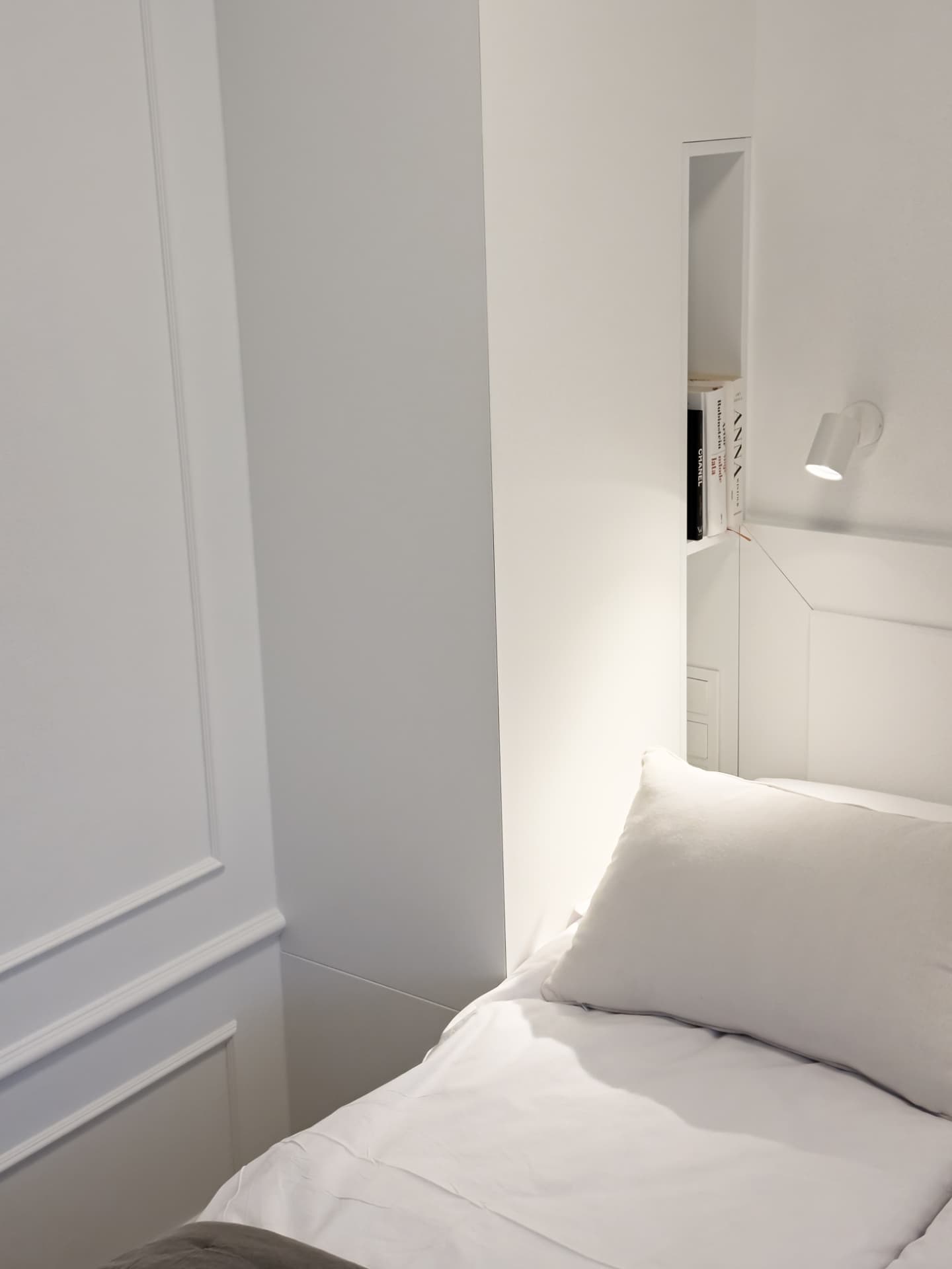 Poranne światło w sypialni Apartamentu 77